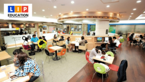 Sinh viên và các du học sinh du học Đại Học Seoul tại khu kí túc trường