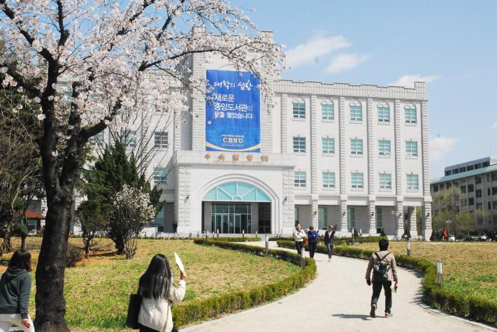 Khoa y của đại học Quốc gia Chonbuk luôn là một trong những Khoa hot nhất của trường hiện nay.